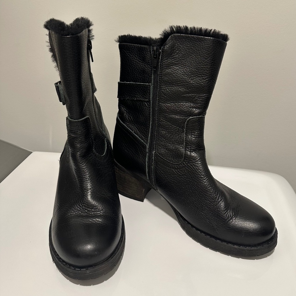Yokono Black Leather boots with fur, made in Spain, Women’s size 8 (38)